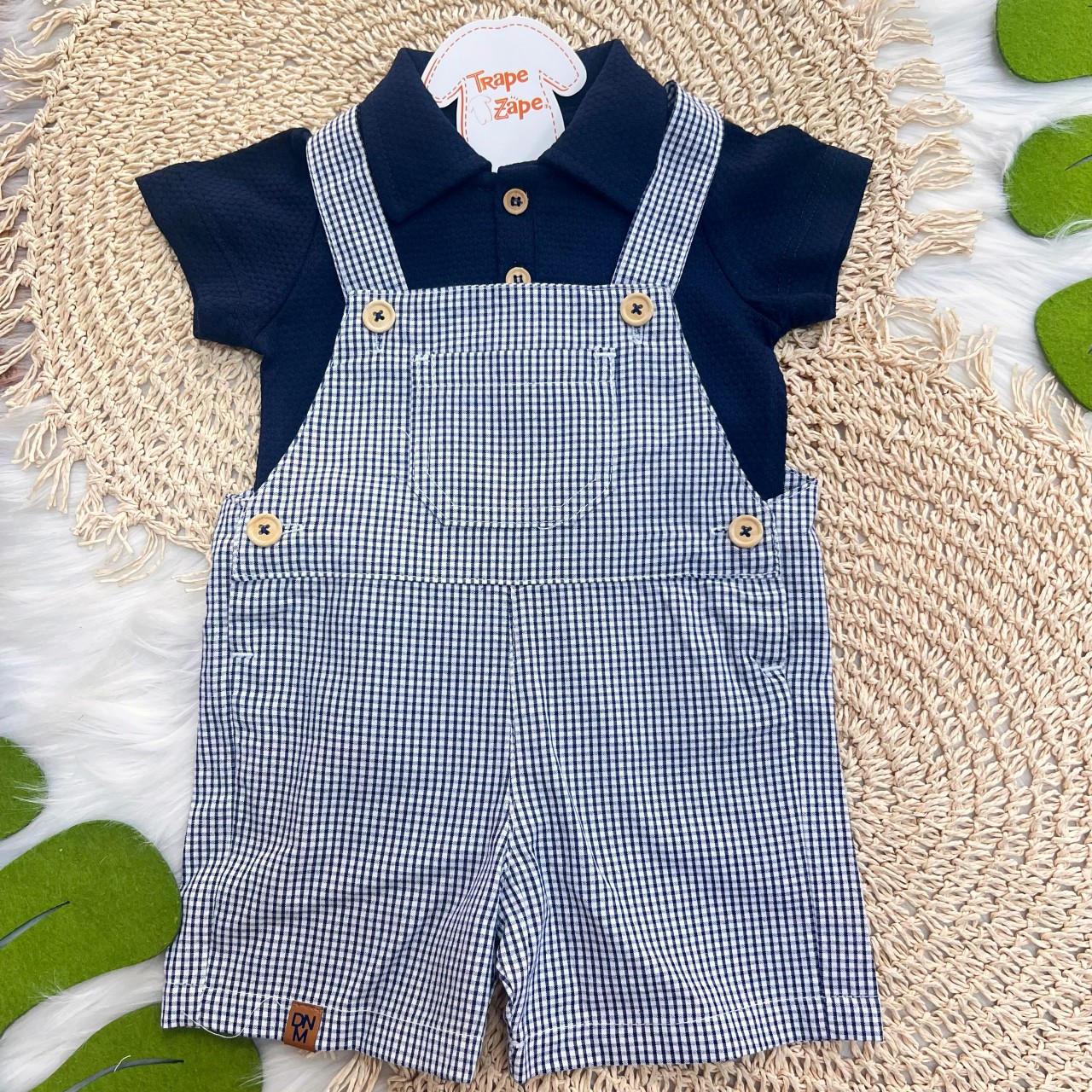 Jardineira e Camiseta Polo Xadrez Marinho